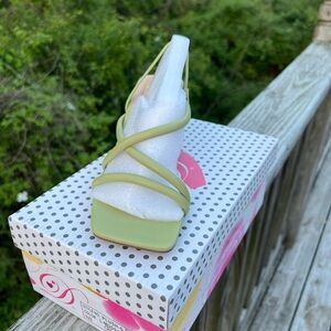 NIB My Delicious Shoes in Moss